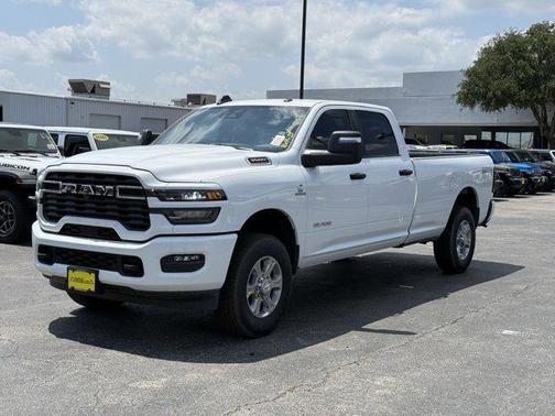 2025 RAM 3500 Lone Star Crew Cab 4x4 8' Box