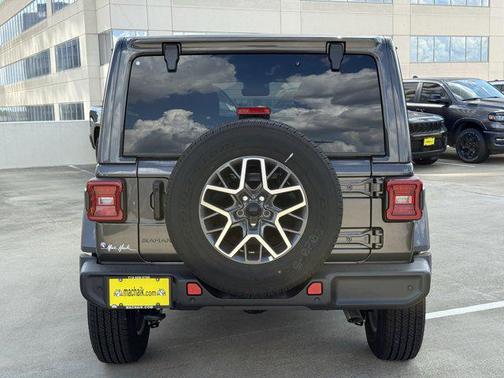 2025 Jeep Wrangler 4-Door Sahara 4x4