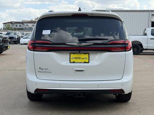 Bright White Clearcoat 2026 Chrysler Pacifica L