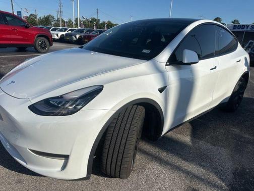 Pearl White Multi-Coat 2023 Tesla Model Y Long Range Dual Motor All-Wheel Drive
