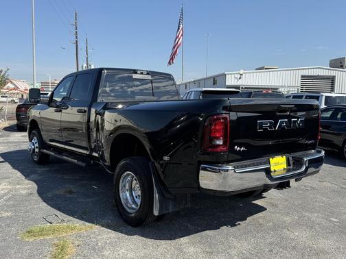 2025 RAM 3500 Tradesman Crew Cab 4x4 8' Box