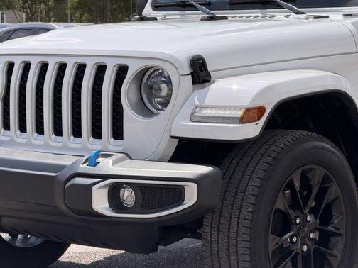 Bright White Clearcoat 2023 Jeep Wrangler 4xe Sahara