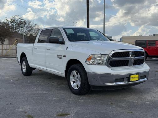 2019 RAM 1500 SLT
