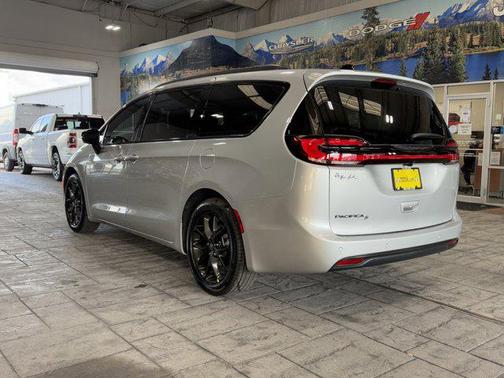2026 Chrysler Pacifica L