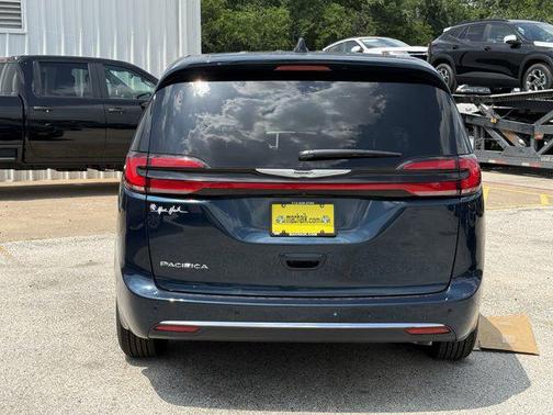 2025 Chrysler Pacifica L