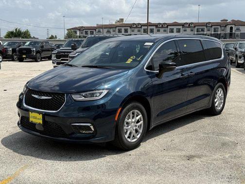 2025 Chrysler Pacifica L