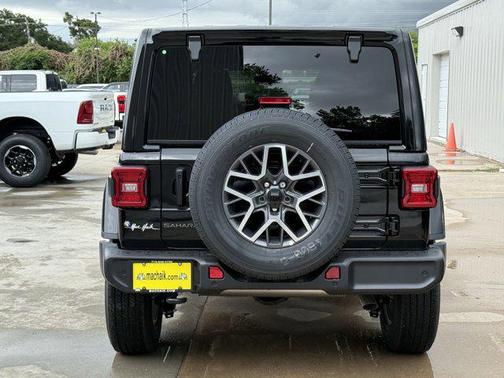2025 Jeep Wrangler 4-Door Sahara 4x4