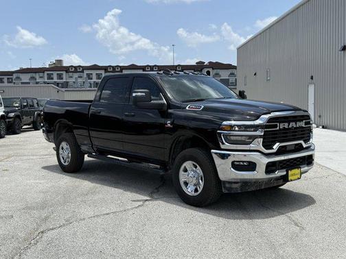 2025 RAM 2500 Tradesman Crew Cab 4x4 6'4' Box