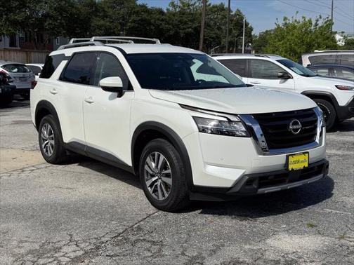 2023 Nissan Pathfinder SL 4WD