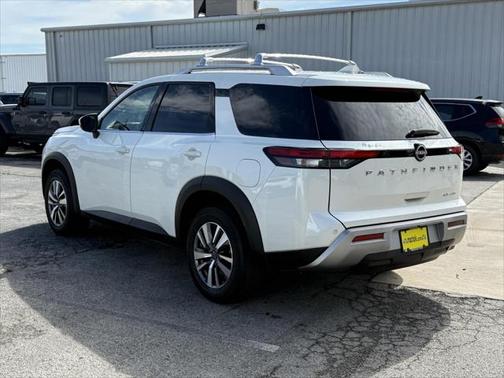 2023 Nissan Pathfinder SL 4WD
