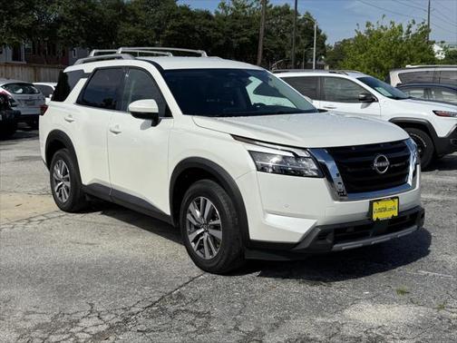 2023 Nissan Pathfinder SL 4WD