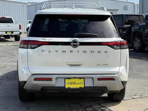 2023 Nissan Pathfinder SL 4WD