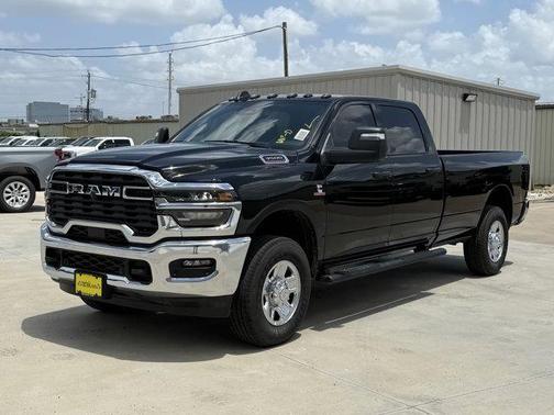 2025 RAM 3500 Tradesman Crew Cab 4x4 8' Box