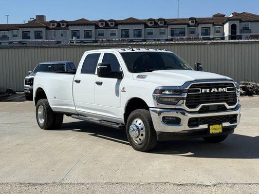 2025 RAM 3500 Tradesman Crew Cab 4x4 8' Box