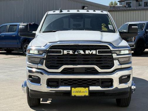 2025 RAM 3500 Tradesman Crew Cab 4x4 8' Box