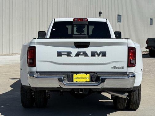 2025 RAM 3500 Tradesman Crew Cab 4x4 8' Box