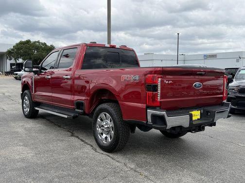 Rapid Red Metallic Tinted Clearcoat 2023 Ford F-350 Lariat