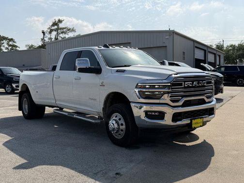 Bright White Clearcoat 2026 RAM 3500 Laramie Crew Cab 4x4 8' Box