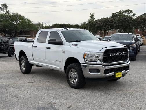 2022 RAM 2500 Tradesman Crew Cab 4x4 6'4' Box