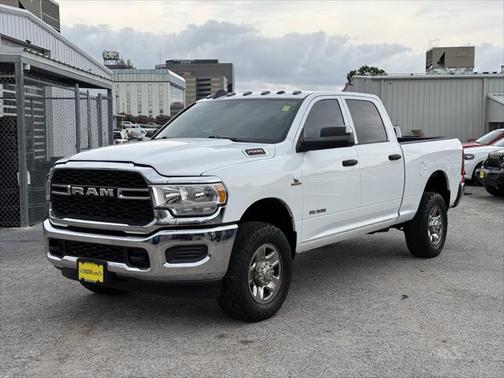 2022 RAM 2500 Tradesman Crew Cab 4x4 6'4' Box