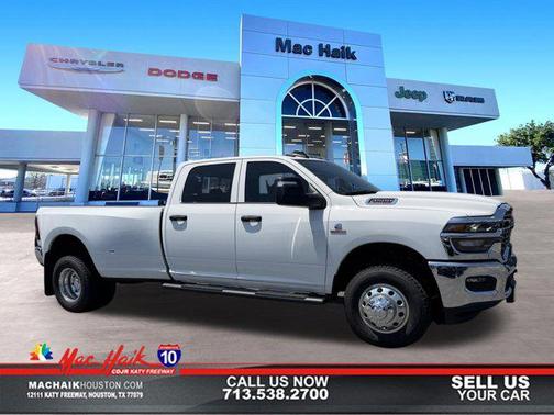 Bright White Clearcoat 2026 RAM 3500 Tradesman Crew Cab 4x4 8' Box