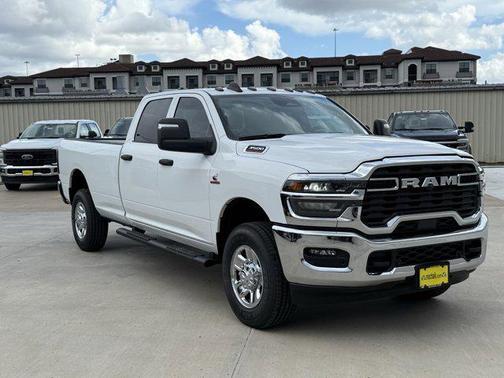 2025 RAM 3500 Tradesman Crew Cab 4x4 8' Box
