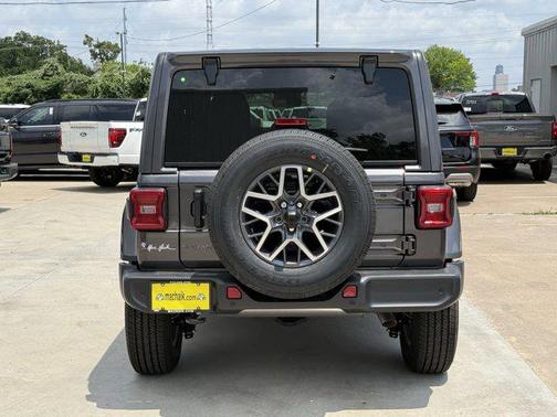 2025 Jeep Wrangler 4-Door Sahara 4x4