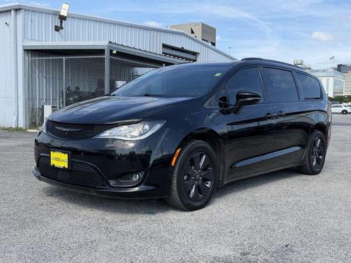 Brilliant Black Crystal Pearlcoat 2020 Chrysler Pacifica Hybrid Limited