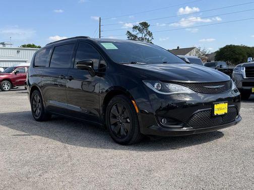 Brilliant Black Crystal Pearlcoat 2020 Chrysler Pacifica Hybrid Limited