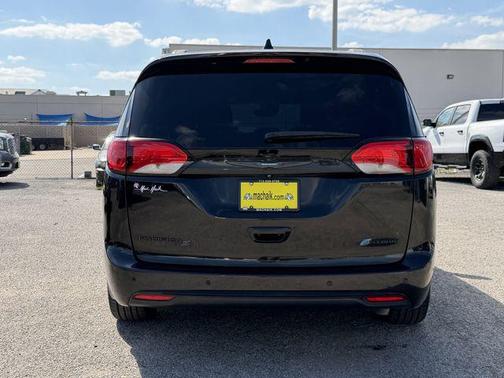 Brilliant Black Crystal Pearlcoat 2020 Chrysler Pacifica Hybrid Limited