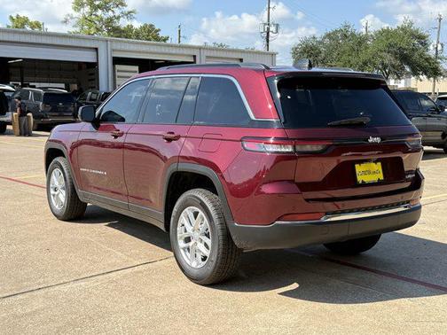2025 Jeep Grand Cherokee Laredo