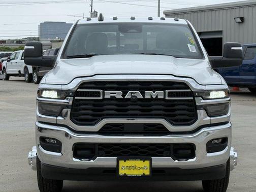 2025 RAM 3500 Tradesman Crew Cab 4x4 8' Box