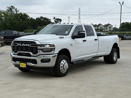 2025 RAM 3500 Tradesman Crew Cab 4x4 8' Box