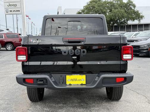 Black Clearcoat 2024 Jeep Gladiator Sport S