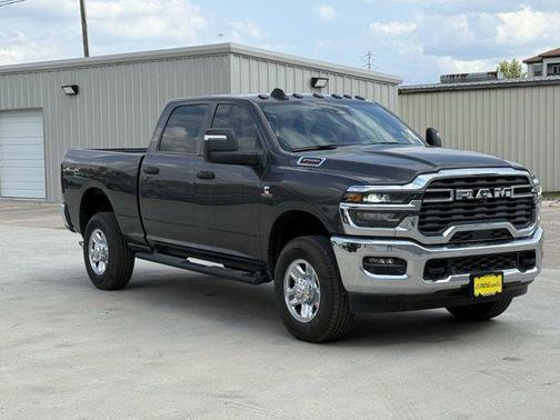 2025 RAM 2500 Tradesman Crew Cab 4x4 6'4' Box