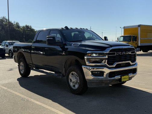 2025 RAM 2500 Tradesman Crew Cab 4x4 6'4' Box
