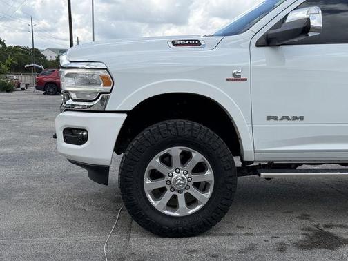 Bright White Clearcoat 2022 RAM 2500 Laramie Crew Cab 4x4 6'4' Box
