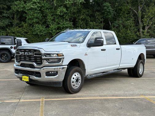 2025 RAM 3500 Tradesman Crew Cab 4x4 8' Box