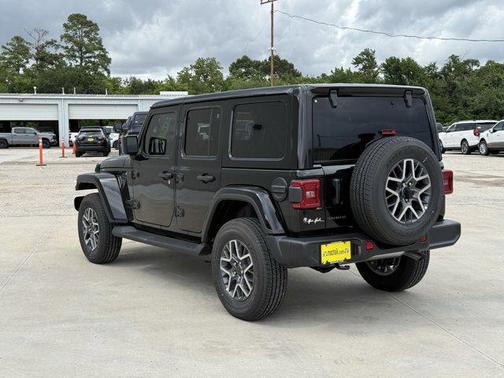 2025 Jeep Wrangler 4-Door Sahara 4x4