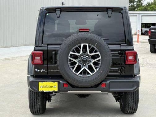 2025 Jeep Wrangler 4-Door Sahara 4x4