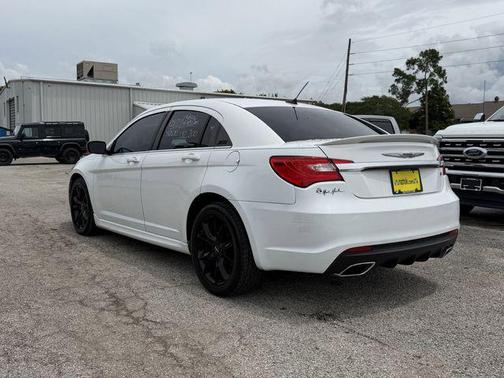 Bright White Clearcoat 2014 Chrysler 200 Limited