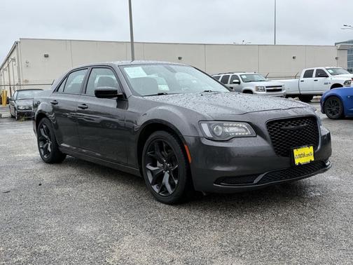 2023 Chrysler 300 Touring