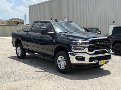 2025 RAM 2500 Tradesman Crew Cab 4x4 6'4' Box