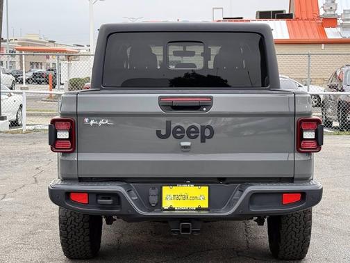 Sting-Gray Clearcoat 2021 Jeep Gladiator Sport