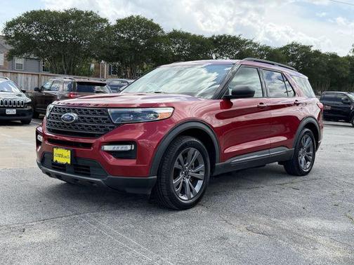Rapid Red Metallic Tinted Clearcoat 2021 Ford Explorer XLT