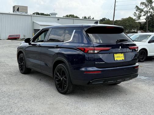 2022 Mitsubishi Outlander SE