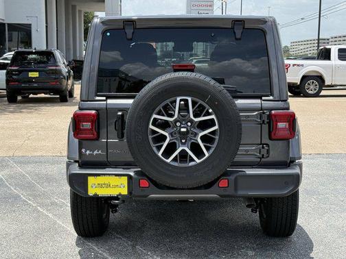 2025 Jeep Wrangler 4-Door Sahara 4x4