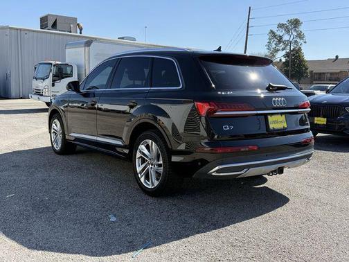 2023 Audi Q7 55 Premium Plus