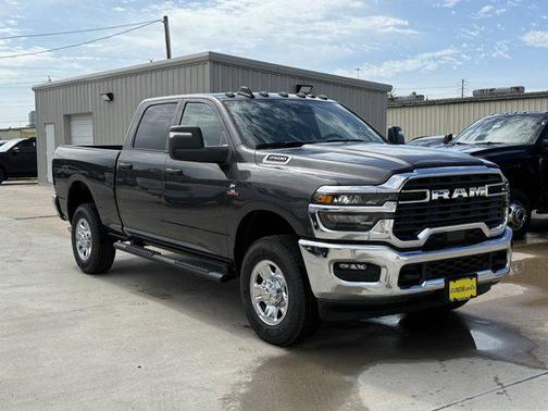 2025 RAM 2500 Tradesman Crew Cab 4x4 6'4' Box