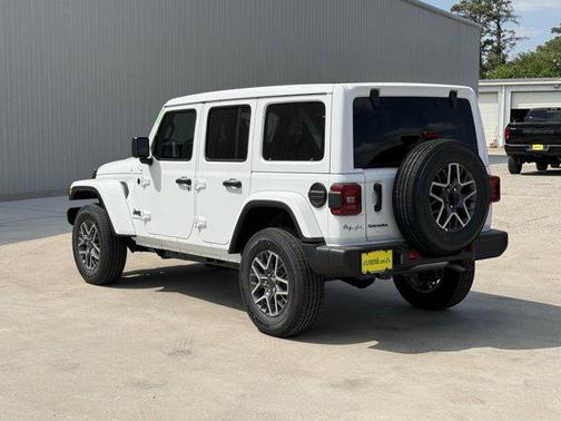 2025 Jeep Wrangler 4-Door Sahara 4x4